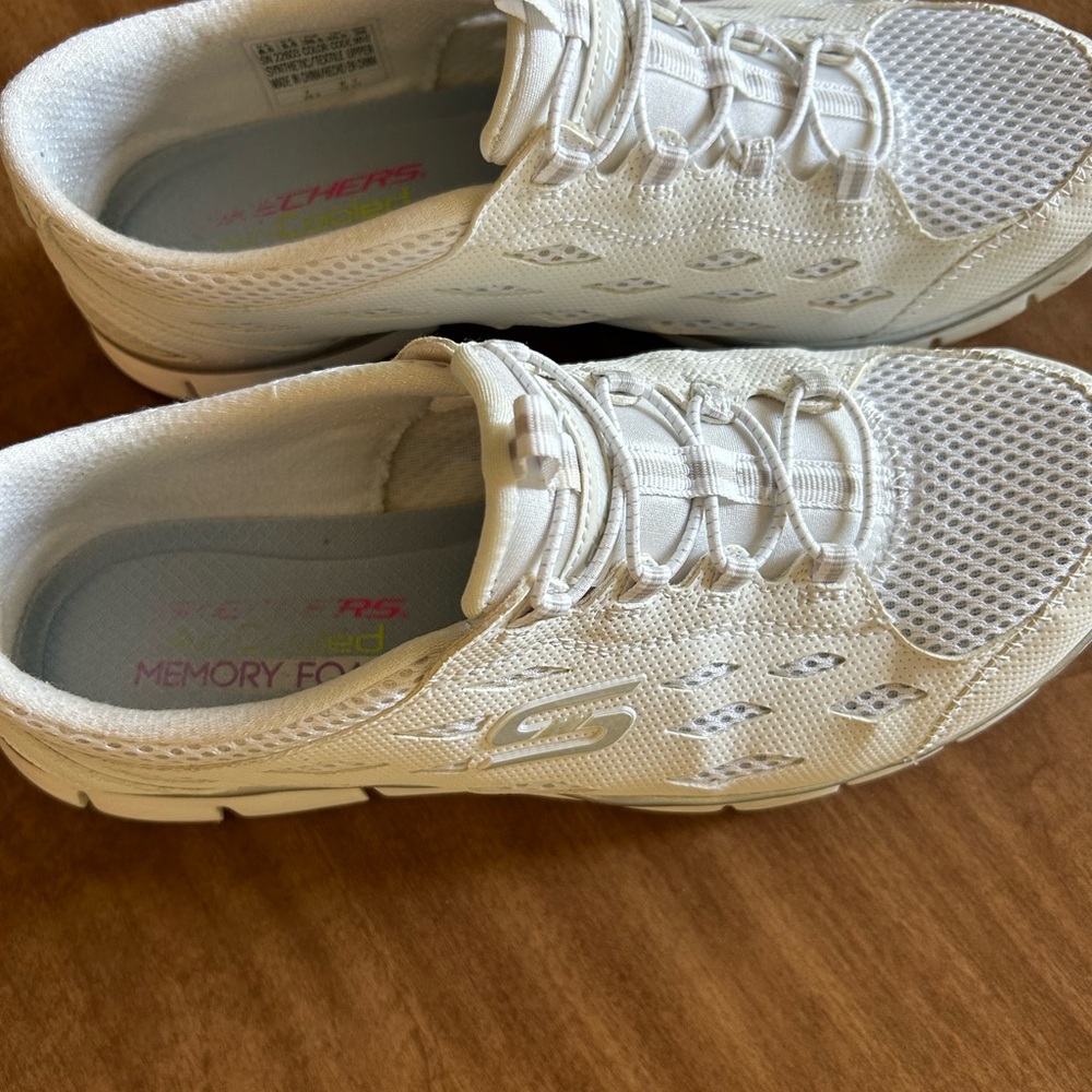 Skecher’s women’s size 8.5. Gently worn memory foam